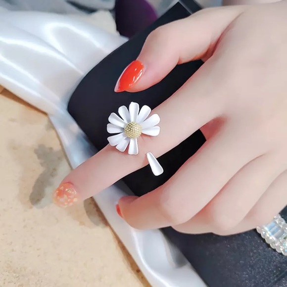 “Pick Me” Daisy Flower Boho Unique Spring Ring - Picture 10 of 10